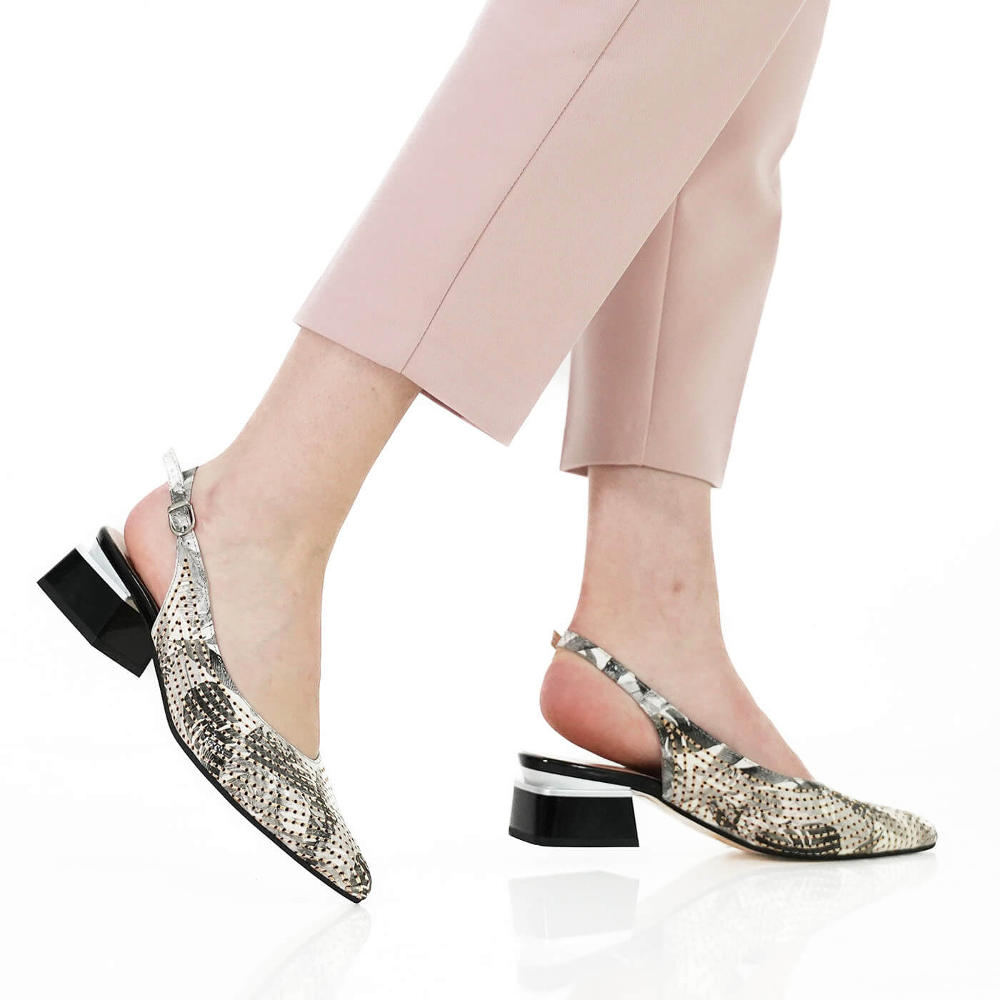 PANTOFI DECUPATI CAPRICIA