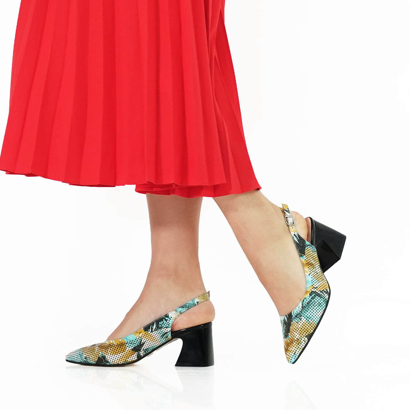 Pantofi decupati Capricia